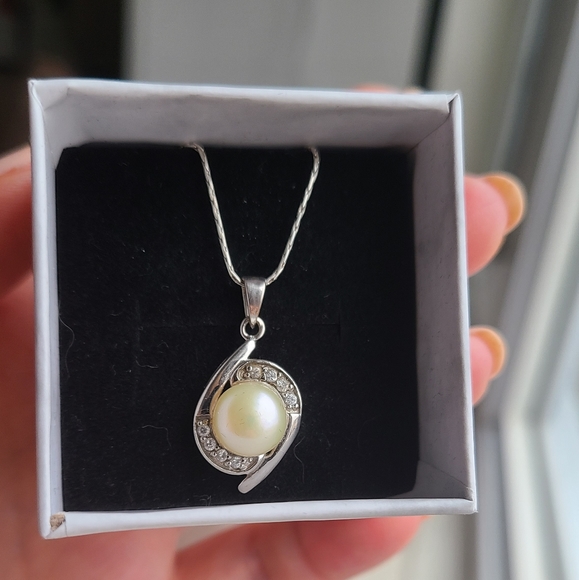 Cultured Pearl  Pendant with Chain in 925 Silver - Picture 5 of 11